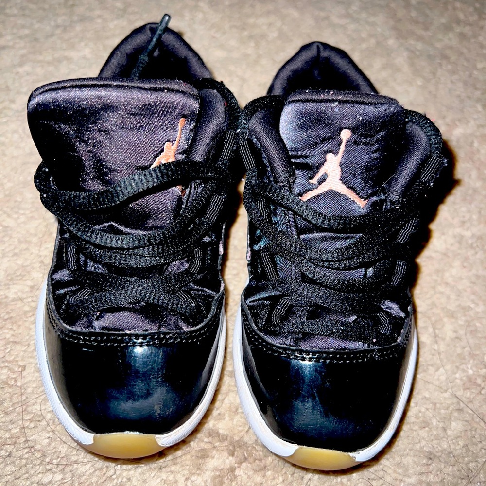 Jordan 11 Retro Low Bleach Coral TD